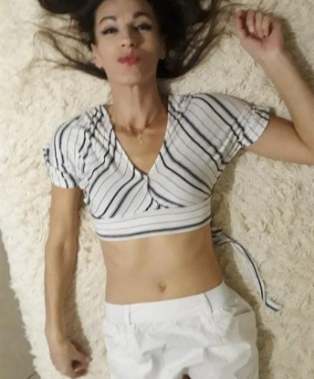 Ты можешь рассчитывать на мое профессиональное обслуживание, полное удовольствие и беззаботное время в моей компании. У меня широкий спектр услуг, включая эротический массаж, классический секс, оральный секс и многое другое. Мои отзывы говорят сами за себя – мои клиенты всегда довольны. Погрузись в мир наслаждения со мной и пришли ко мне для незабываемого опыта. Смотри фото и не медли, я жду тебя 🌹 15429, 34 года