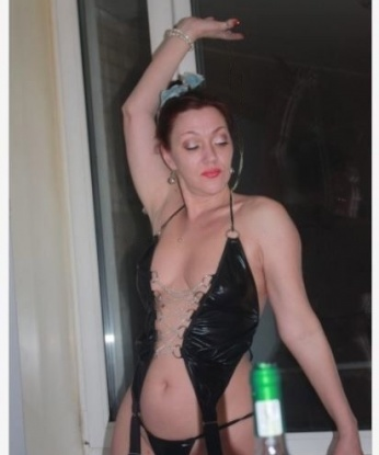 😘 Живу в Москве и приглашаю в уютные апартаменты для нашей ночной встречи. Обладаю нежными руками и язычком, которые проведут по твоему телу горячую эротическую массаж с передышкой в области интимных удовольствий. 😈 Мои услуги включают классический секс, минет, куннилингус, а также эксперименты в постели, о которых даже не смели мечтать. 🌟 Мои клиенты говорят, что я создаю атмосферу настоящей страсти и раскрепощенности, а также делаю все возможное, чтобы они чувствовали себя желанными мужчинами. Мои фото настоящие, и я гарантирую полную конфиденциальность наших встреч. 📸 Если ты ищешь незабываемый опыт и максимум удовольствия, то ты нашел меня. Жду с нетерпением нашей встречи в Москве. 💋 2003, 44 года